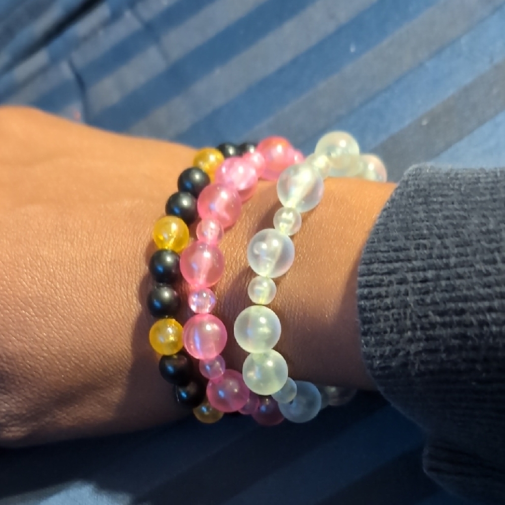Handmade Black and Orange Beaded Bracelet - Picture 3 of 4